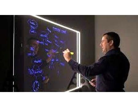 Преимущества и сферы применения прозрачной маркерной видео доски - lightboard